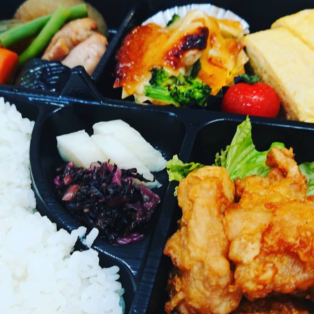 昨日はたくさんのお客様にご来店いただきとても楽しく過ごすことができ、ありがとうございました昨日のお弁当は広畑区西夢前台の『やさいや』さんお野菜た～っぷりでお腹大満足️ごちそう様でした～