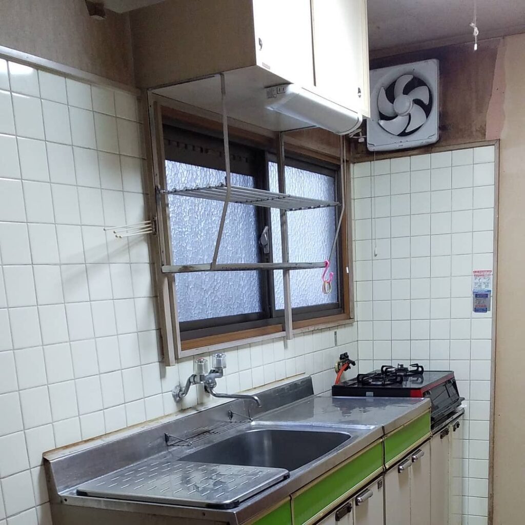 キッチンリフォームシステムキッチンへの入替えLIXILシエラ採用させていただきました！I型間口270cmサイズで収納スペースがいっぱい広々とお料理できますねありがとうございました