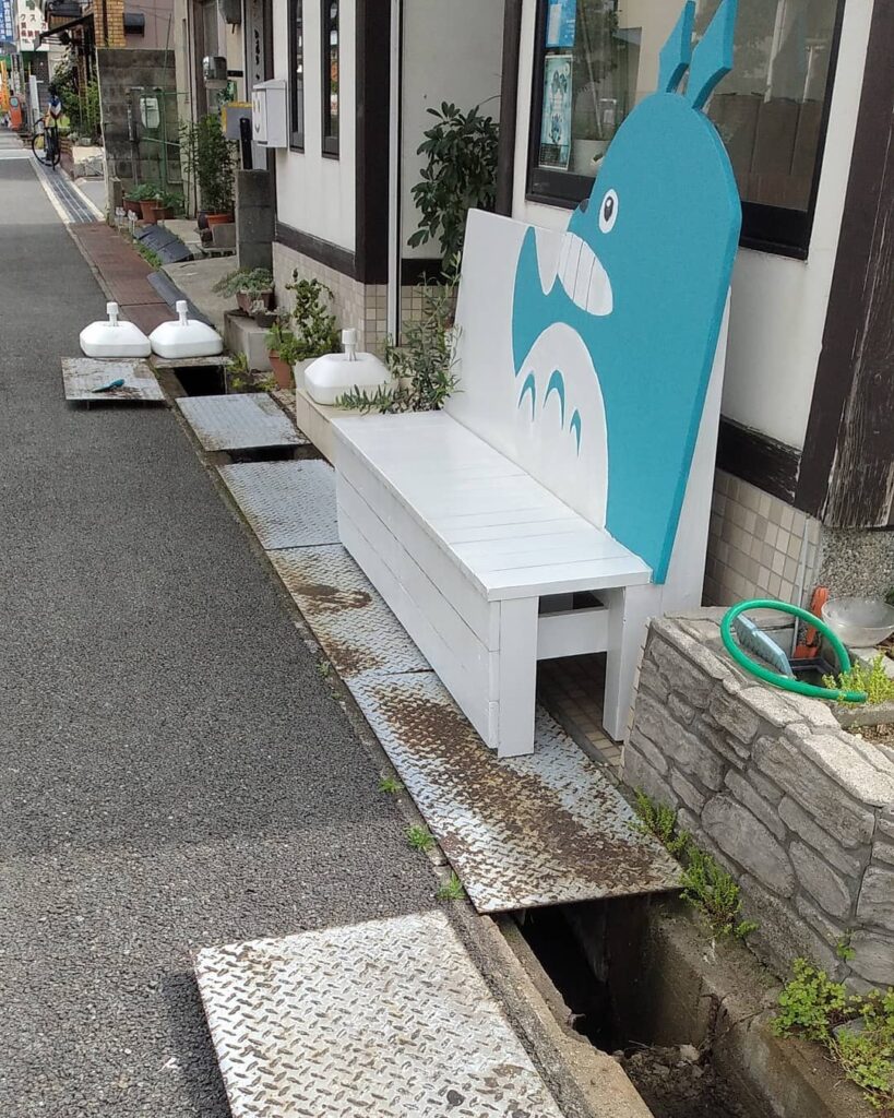 朝活お店の溝掃除してから現場へ出発します