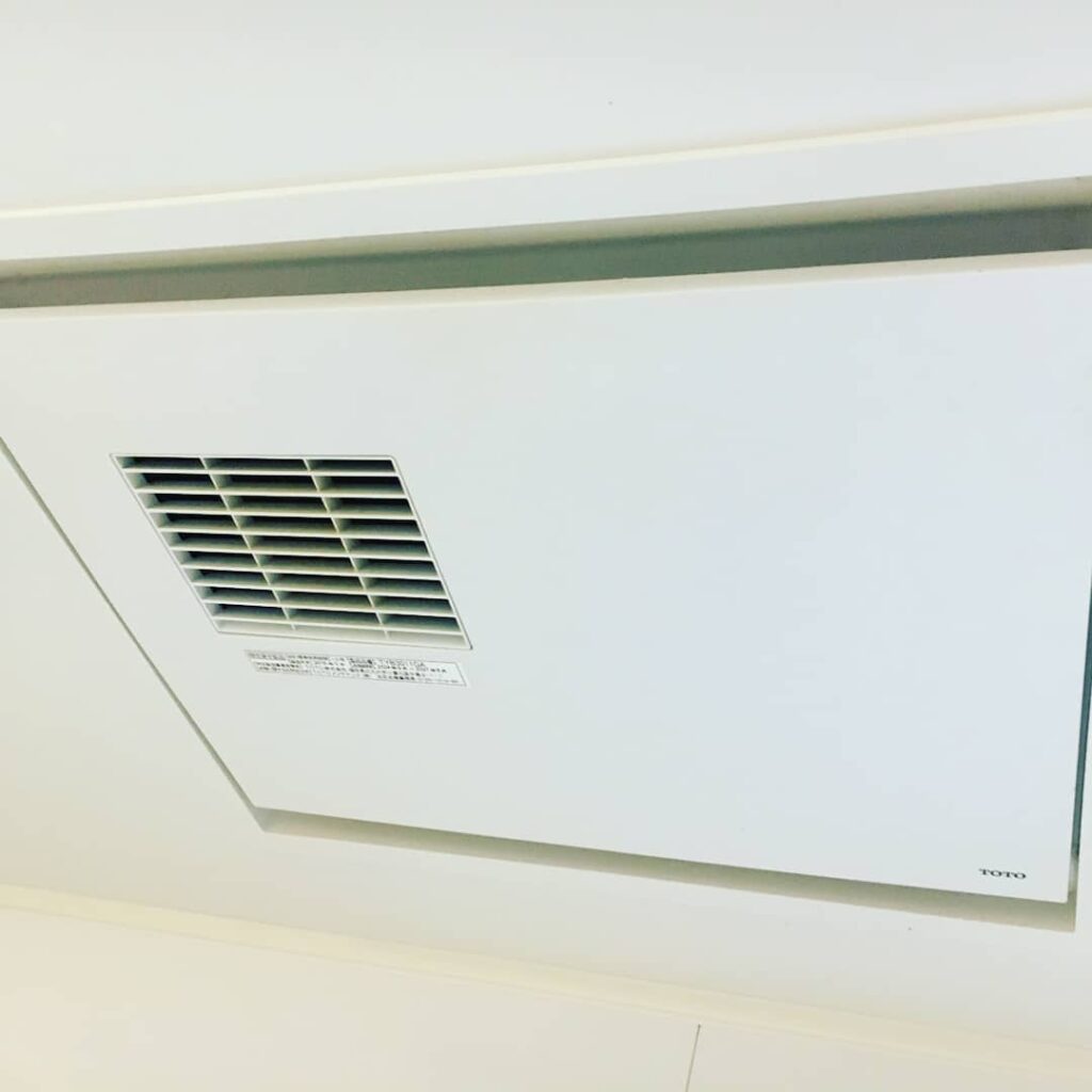 浴室乾燥機クリーニング梅雨時期に活躍する浴室乾燥機ですが、洗濯物が乾かないとの事で分解してお掃除させていただきましたフィルターはこまめに確認しましょうねエアコンクリーニングの季節にご一緒に！