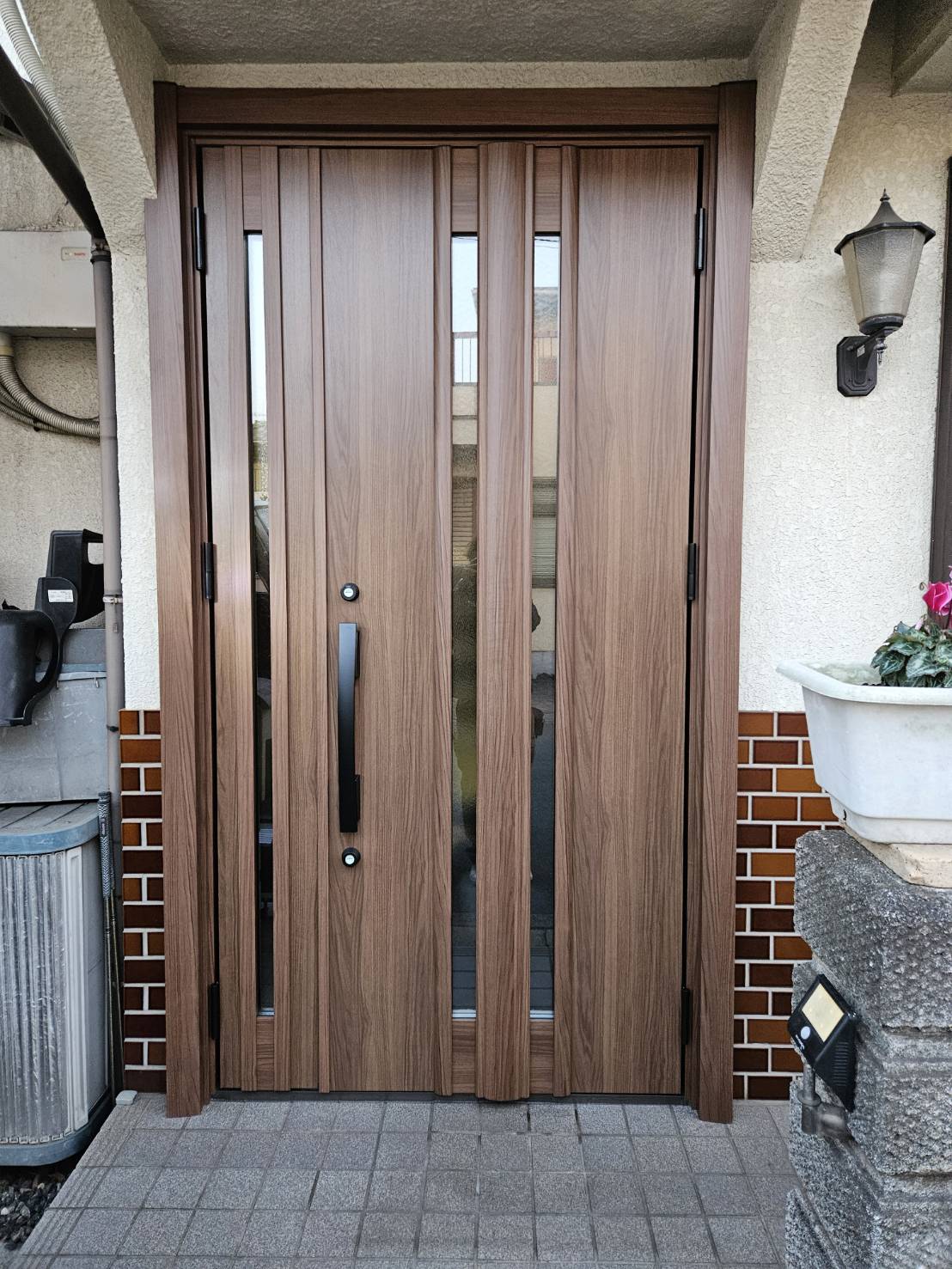 K様邸　玄関取替えカバー工事