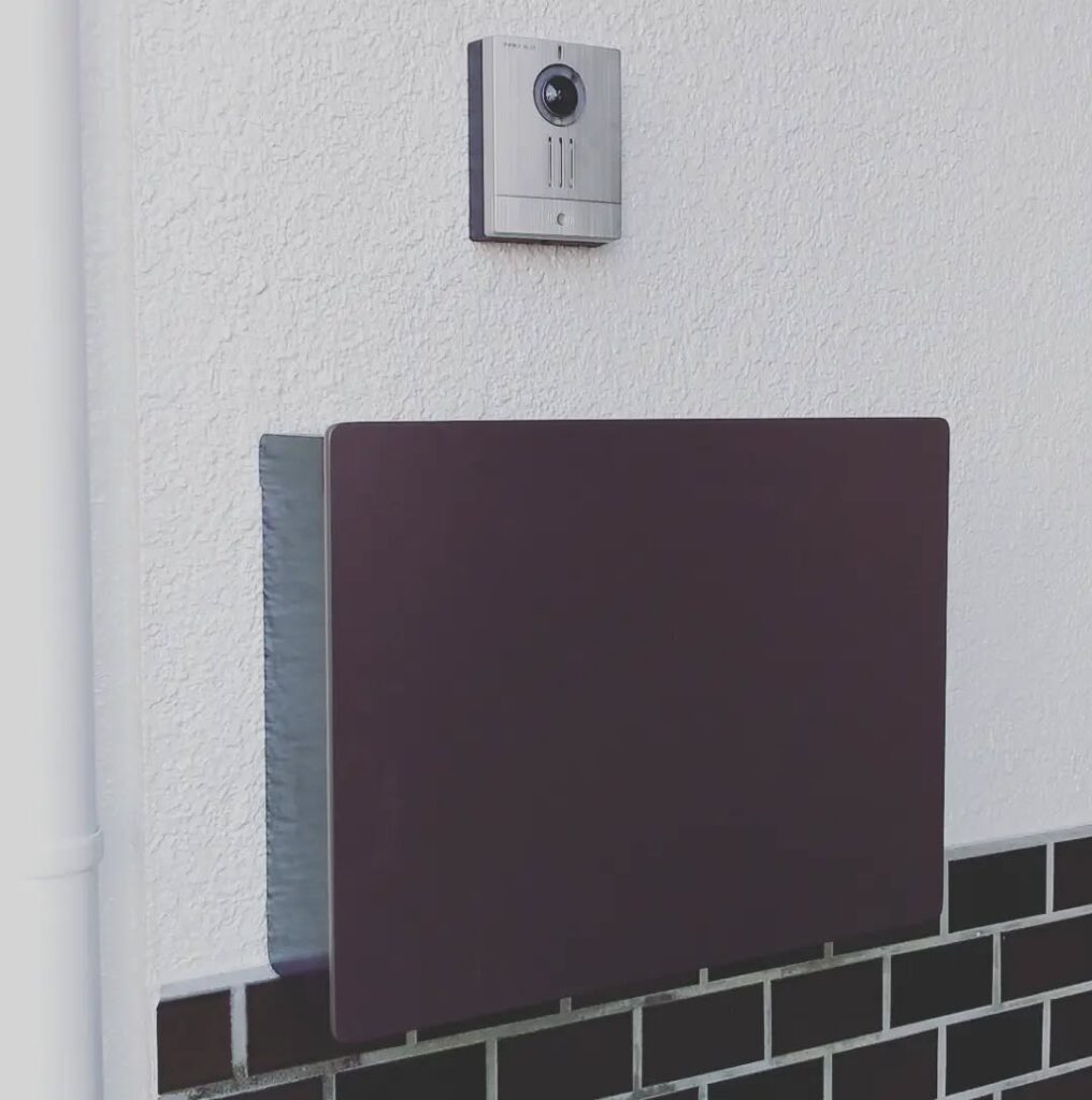 外装改修に合わせてポストとインターホンも取り替えさせていただきました！ポストは電子施錠式で安心安全です