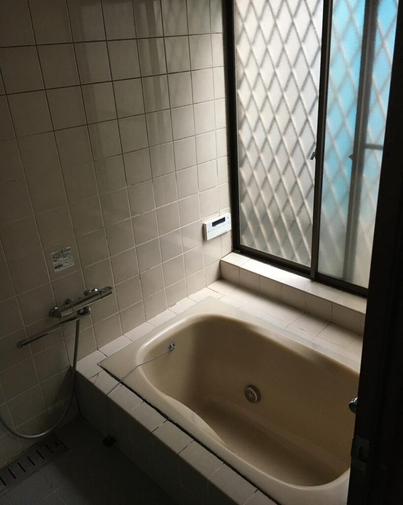 浴室リフォーム在来の浴室からユニットバスへの工事させていただきました！LIXILアライズ🛁寒くなる前に工事が出来てよかったですありがとうございました🏻