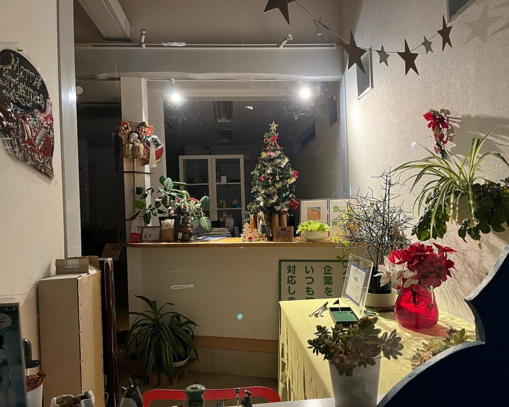 店内もクリスマス仕様になりました️サンタさんからのプレゼントが待ち遠しいですねお気軽にお越しください♫