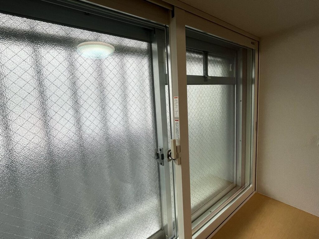 内窓取付工事LIXIL インプラスLow-E複層ガラスグリーン（高遮熱仕様）先進的窓リノベ事業補助金制度で工事量増えています️ありがとうございます