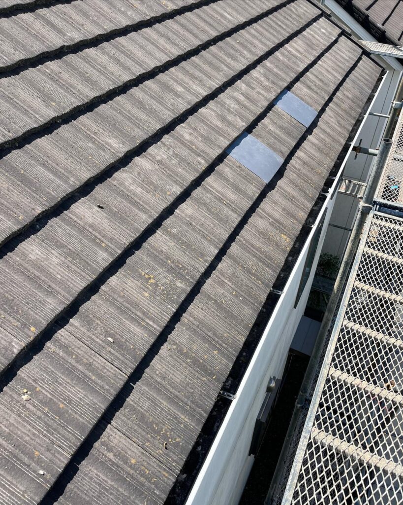 雨漏り修繕工事️モニエル瓦の雨漏り修繕を下地の処理、割れてる瓦はカバー工法にてお手伝いさせていただきましたありがとうございました️＊＊＊＊＊＊＊＊＊＊＊＊＊＊＊TOSMO（トスモ）では、姫路市近郊にお住まいのお客様にとって本当に必要なサービスの提供を心掛けています。