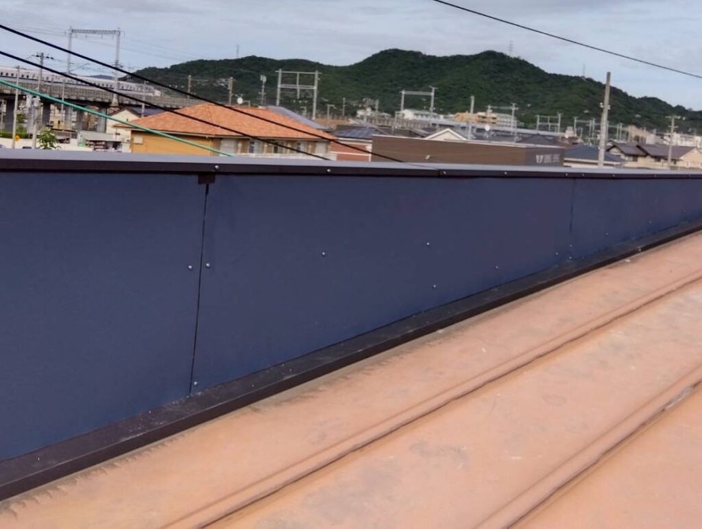 雨漏り修繕工事雨漏り箇所の板金笠木と外壁の張替えさせていただきましたありがとうございました️＊＊＊＊＊＊＊＊＊＊＊＊＊＊＊TOSMO（トスモ）では、姫路市近郊にお住まいのお客様にとって本当に必要なサービスの提供を心掛けています。