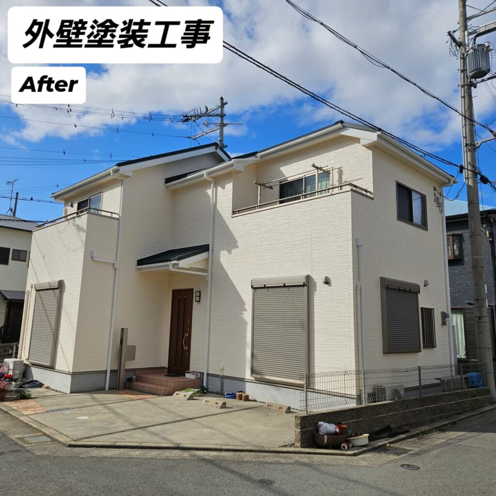 【外装改修工事】屋根の劣化を気にされたお客様に屋根のカバー工事を提案させていただき、足場を設置するので外壁塗装工事も一緒に行いました奥様の選ばれた屋根のグリーン色が際立ってガラリと雰囲気が変わりましたねありがとうございました＊＊＊＊＊＊＊＊＊＊＊＊＊＊＊TOSMO（トスモ）では、姫路市近郊にお住まいのお客様にとって本当に必要なサービスの提供を心掛けています。